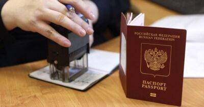 В РФ начали отбирать паспорта у чиновников, чтобы не сбежали за границу, — Financial Times - focus.ua - Россия - США - Украина - Англия