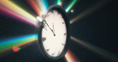 Исаак Ньютон - Альберт Эйнштейн - Свет может проходить сквозь бреши во времени: доказано в ходе нового эксперимента - focus.ua - Украина - Англия - Лондон
