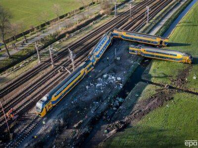 В Нидерландах поезд сошел с рельсов после столкновения со строительным краном, есть погибший - gordonua.com - Украина - Голландия - Гаага