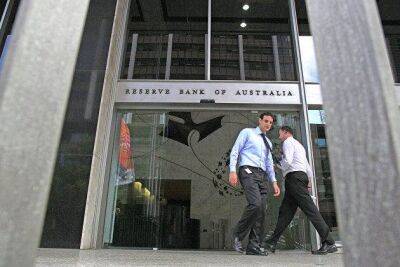 Филип Лоу - Глава банка Австралии опроверг завершение цикла ужесточения политики - smartmoney.one - Москва - Австралия - Reuters