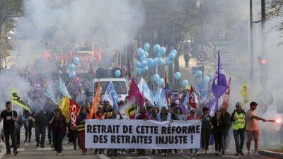 Эммануэль Макрон - Элизабет Борн - Францию охватили новые протесты и забастовки против пенсионной реформы - unn.com.ua - Китай - Украина - Киев - Франция - Париж - Протесты