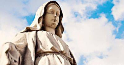 Необычные "чудеса": почему статуя Девы Марии в Италии плачет кровавыми слезами - focus.ua - Украина - Италия