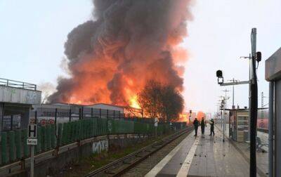 Жителей Гамбурга предупредили о токсичном дыме из-за крупного пожара - korrespondent.net - Украина - Германия - Гамбург
