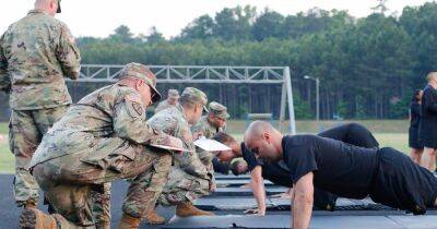 Солдат обеспечат фитнес-браслетами: будут отслеживать здоровья целых подразделений - focus.ua - США - Украина - Фитнес