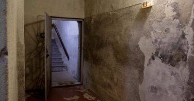 Странные надписи: мужчина нашел под своим домом жуткую секретную комнату (фото) - focus.ua - Украина - Находка