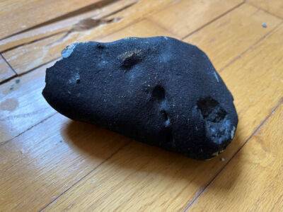 Вероятный кусок метеорита упал на дом в США. Обошлось без пострадавших - unn.com.ua - США - Украина - Киев - шт.Нью-Джерси