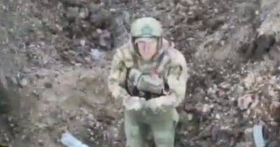 Умолял, чтобы не убивали: появилось полное видео, как дрон ВСУ под Бахмутом взял оккупанта в плен - focus.ua - Россия - Украина