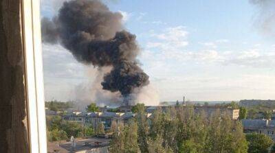 В Луганске прогремели мощные взрывы, СМИ сообщают о пожаре на одном из заводов - ru.slovoidilo.ua - Украина - Луганск