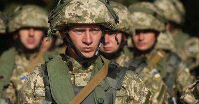 Обеспечить срочников, курсантов и инструкторов: в Раде пересмотрят зарплаты военным - focus.ua - Украина