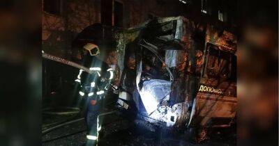 На территории Александровской больницы Киева взорвалась «скорая», погибла женщина (фото, видео) - fakty.ua - Украина - Киев