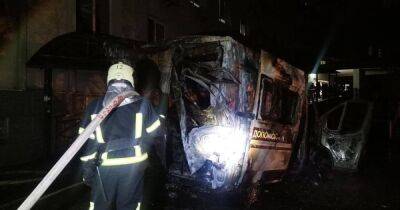 Есть погибшие: в Киеве сгорела машина скорой помощи (видео, фото) - focus.ua - Россия - Украина - Киев - Крым