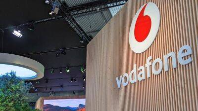 Новый глава Vodafone сократит 11 тысяч рабочих мест из-за падения денежного потока - minfin.com.ua - Украина - Англия - Германия - Венгрия - Испания