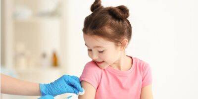 Не игнорировать и не бояться. Какой общий перечень прививок нужно сделать детям до 18 лет - nv.ua - Украина