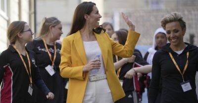 принц Уильям - Кейт Миддлтон - Кейт Миддлтон показала легкий весенний образ с желтым жакетом (фото) - focus.ua - Украина - Англия - Лондон