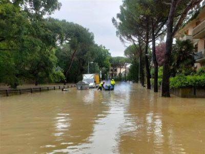 В Италии произошло сильное наводнение, погибли восемь человек - gordonua.com - Украина - Италия