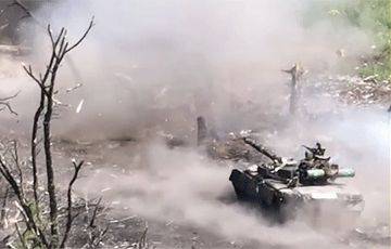 Украинский - Украинский танк в упор ликвидировал оккупантов, стрелявших по беспилотнику - charter97.org - Белоруссия