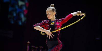 Украинская гимнастка в День вышиванки выступила на чемпионате Европы с сине-желтым флагом — фото - nv.ua - Украина