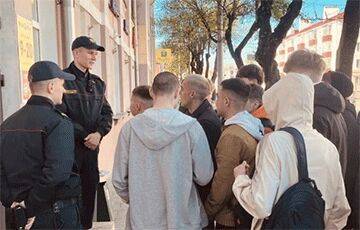 СМИ: Милиция в Гомеле не пускала молодежь в секонд-хенд - charter97.org - Белоруссия - Минск - Гомель