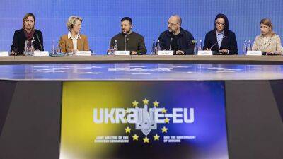 Украинские журналисты обсуждают закон о СМИ - ru.euronews.com - Украина - Брюссель