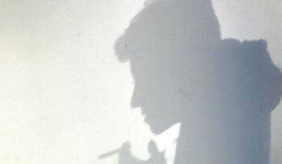 Задержанный мужчина подозревается в повреждении кухонным молотком-топором пяти автомобилей в Иецаве - rus.delfi.lv - Латвия