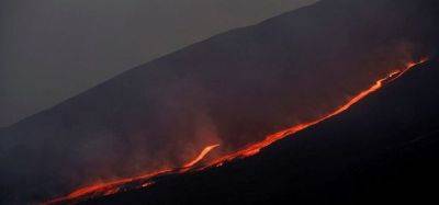 На Сицилии произошло извержение вулкана Этна: в аэропорту Катании остановлены полеты - unn.com.ua - Украина - Киев - Италия