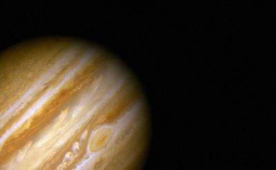 Ученые выяснили, почему полосы на Юпитере меняют свой цвет - planetanovosti.com