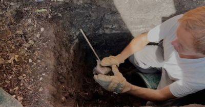 Помогла старинная карта: американец обнаружил "клад" в яме на заднем дворе (видео) - focus.ua - США - Украина - Находка - штат Северная Дакота
