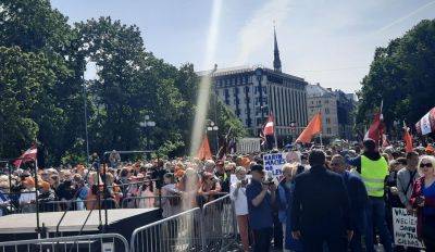 Кришьяниса Кариньша - "Кариньш, уходи в отставку!": на протест против политики правительства пришли несколько тысяч человек - rus.delfi.lv - Латвия