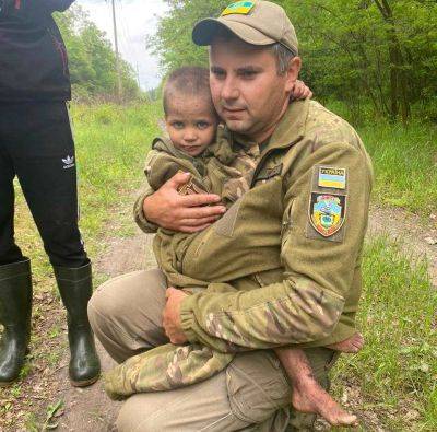 Первые кадры, когда полиция и волонтеры нашли Виолетту в лесу на Харьковщине - objectiv.tv