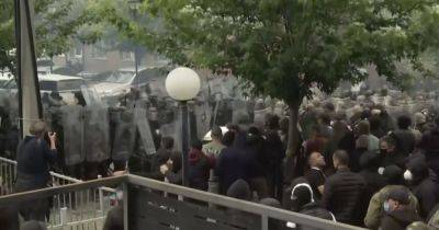 Антонио Таяни - Протесты в Косово: в ходе беспорядков пострадали военные сил безопасности под эгидой НАТО - focus.ua - Украина - Италия - Косово - Протесты