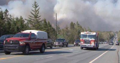 В Канаде бушуют лесные пожары: власти эвакуируют тысячи людей (видео) - focus.ua - Украина - Колумбия - Канада - Шотландия