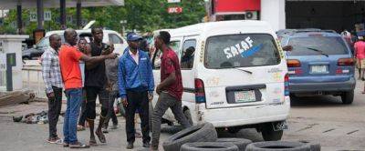 Водители выстроились в очередь за бензином по всей Нигерии после того, как новый президент отменил топливную субсидию - unn.com.ua - Украина - Киев - Нигерия - Лагос - Абуджа