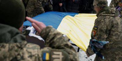 Лично и в присутствии врача. Кто извещает родных погибшего на войне - nv.ua - Украина