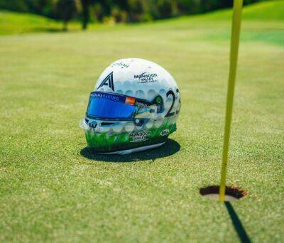 Шлем Элбона в Майами оформлен как мяч для гольфа - f1news.ru - шт.Флорида