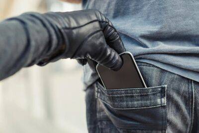 В Слониме 18-летний парень украл из бара чужой айфон - grodnonews.by - Белоруссия
