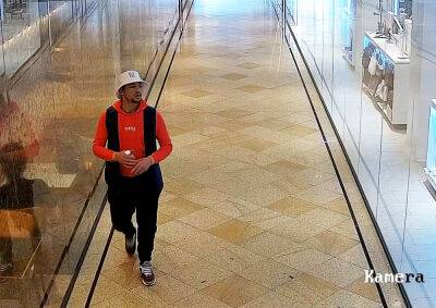 Неизвестный избил туристку в центре Праги. Никто не заступился: видео - vinegret.cz - Чехия - Прага