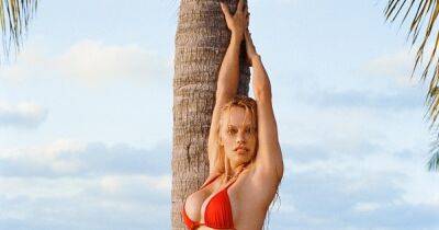 Памела Андерсон - 55-летняя Памела Андерсон показала подтянутую фигуру в красном бикини - focus.ua - США - Украина