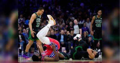 Джоэл Эмбиид - 130-килограммовая звезда НБА едва не раздавил голову соперника: момент попал на видео - fakty.ua - Украина - Бостон