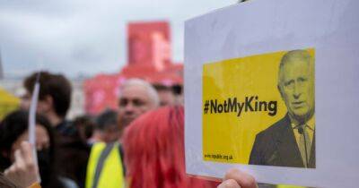 принц Уильям - король Карл III (Iii) - королева Камилла - король Чарльз Ііі III (Iii) - Накануне коронации Чарльза ІІІ арестовали протестующих, скандирующих "не мой король" - focus.ua - Украина - Лондон - Протесты