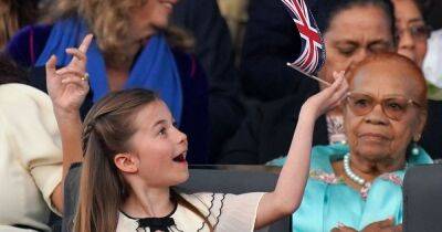 принц Уильям - Кейт Миддлтон - принц Джордж - Кэти Перри - принцесса Шарлотта - принцесса Беатрис - Alexander Macqueen - Зара Тиндалл - Чарльз III (Iii) - Принцесса Шарлотта привлекла внимание модных обозревателей на коронационном концерте - focus.ua - Украина
