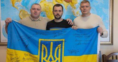 Василий Малюк - Флаг Украины, из-за которого произошла драка в Турции, выставили на аукцион (фото) - focus.ua - Россия - Украина - Турция - Анкара