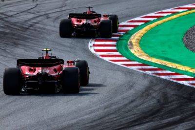 Карлос Сайнс - Шарль Леклер - Серхио Перес - В Ferrari не могут разобраться в причинах проблем - f1news.ru