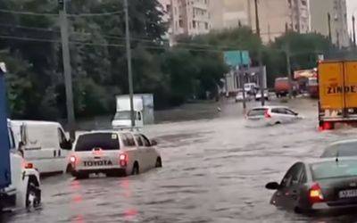 Киев накрыла дикая стихия: сильнейший град и дождь затопили полгорода. Видео - ukrainianwall.com - Украина - Киев