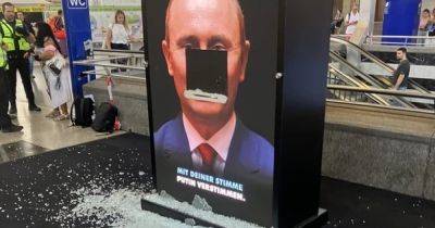 Владимир Путин - В Швейцарии женщина разбила молотком инсталляцию о Путине (видео) - focus.ua - Россия - Украина - Швейцария - Берн - Женева - Экология