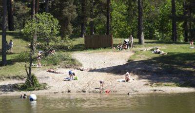 В озерах Кишэзерс и Бабелитис вода прогрелась до +20 градусов - rus.delfi.lv - Рига - Латвия