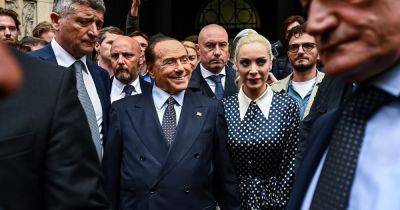 Сильвио Берлускони - Карьера певца на лайнере, любовницы и скандалы. Чем, кроме политики, прославился Сильвио Берлускони - focus.ua - Украина - Италия