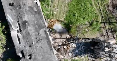 "Зажигательное утро": военные показали, как уничтожили склад РФ при помощи дрона (фото) - focus.ua - Россия - Украина - Франция