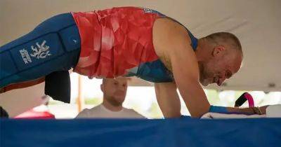 Мужчина из Чехии установил мировой рекорд, простояв в планке почти 10 часов (видео) - focus.ua - Украина - Австралия - Чехия - Эмираты - Шри Ланка