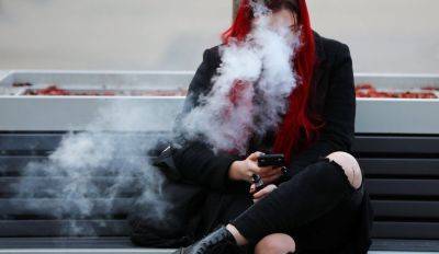 Депутаты призывают запретить продажу сигарет лицам моложе 20 лет - rus.delfi.lv - Латвия