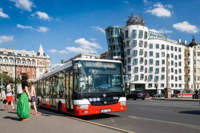 В Праге пассажирам понадобилась медпомощь после резкого торможения автобуса - vinegret.cz - Чехия - Прага